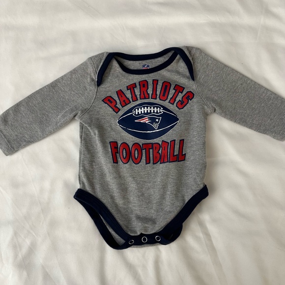 NFL Patriots - Baby Clothes Batch - Three Onesies (3-6mo), Pacifer, Infant Hat - Picture 4 of 8